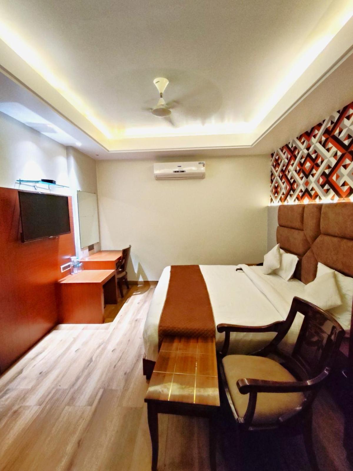 Hotel The Park View Prayagraj Extérieur photo