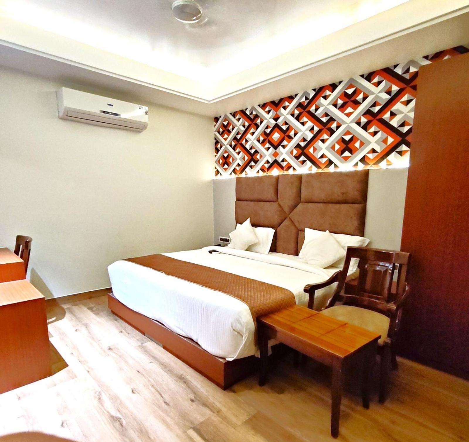 Hotel The Park View Prayagraj Extérieur photo